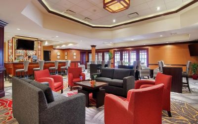 Lobby and coworking lounge at DoubleTree By Hilton Lisle-Naperville.
