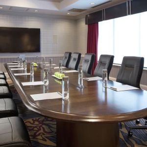 Meeting room with natural light at DoubleTree By Hilton Lisle-Naperville.