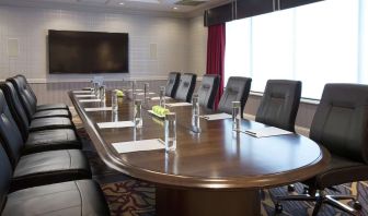 Meeting room with natural light at DoubleTree By Hilton Lisle-Naperville.