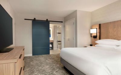 Day room with natural light at DoubleTree By Hilton Canton Downtown.
