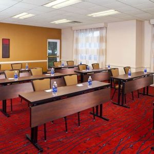 Professional meeting room at Sonesta ES Suites Birmingham Homewood.