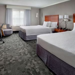 Day use twin room with work desk at Sonesta Select Tinton Falls Eatontown.