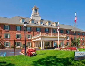 Exterior and parking area at Sonesta Select Tinton Falls Eatontown.
