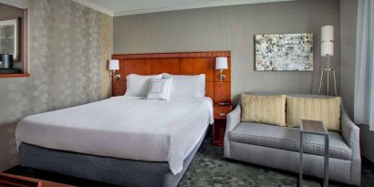 King bed at Sonesta Select Tinton Falls Eatontown.