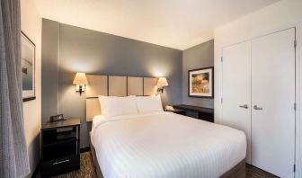 King bed at Sonesta Simply Suites Salt Lake City Airport.