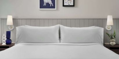 King bed at Sonesta ES Suites Austin The Domain Area.