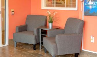 Lobby lounge at Sonesta Simply Suites Pittsburgh Airport.