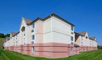 Exterior view of Sonesta Simply Suites Pittsburgh Airport.