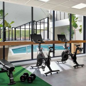 Fitness center at Sonesta White Plains Downtown.