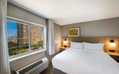 King bed at Sonesta Simply Suites Jersey City.