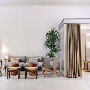 Lobby workspace at Nautilus Sonesta Miami Beach.
