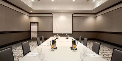 Professional meeting room at Embassy Suites By Hilton San Francisco Airport Waterfront.