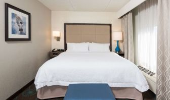 Day use room with natural light at Hampton Inn Bloomington.