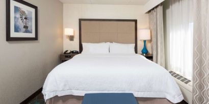Day use room with natural light at Hampton Inn Bloomington.