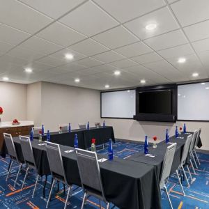Professional meeting area at Hampton Inn Bloomington.