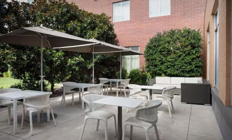 Courtyard perfect for coworking at Hilton Garden Inn Fort Worth Medical Center.