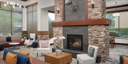 Lobby and coworking lounge at Hilton Garden Inn Fort Worth Medical Center.