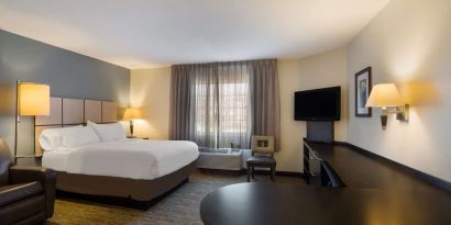 Day use room with work desk at Sonesta Simply Suites Des Moines.