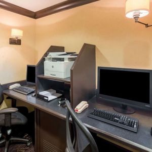 Business center with computers, printer and ergonomic chairs 	at Sonesta ES Suites Atlanta - Perimeter Center.