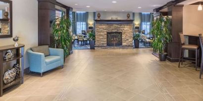Lobby lounge at Sonesta ES Suites Atlanta - Perimeter Center.