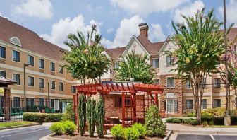 Hotel patio with lounge seating at Sonesta ES Suites Atlanta Alpharetta Avalon.