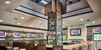 Dining area at Sonesta Atlanta Airport South.