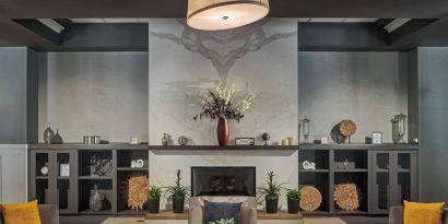Lobby lounge area at Sonesta Atlanta Airport South.