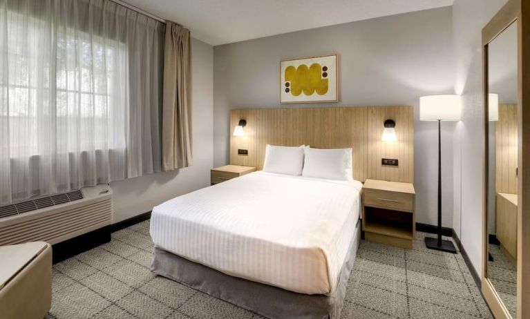 King bed at Sonesta Simply Suites Miami Airport Doral.