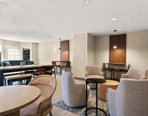 Dining area at Sonesta ES Suites Denver South - Park Meadows.