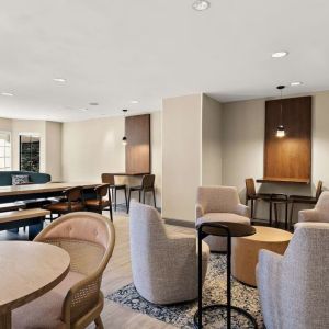 Dining area at Sonesta ES Suites Denver South - Park Meadows.