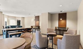 Dining area at Sonesta ES Suites Denver South - Park Meadows.
