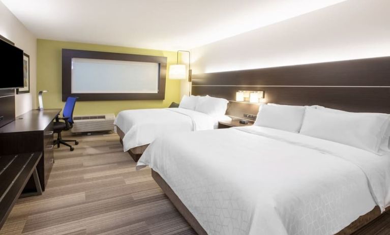 Day use twin room with work desk at Holiday Inn Express & Suites Yorkville.