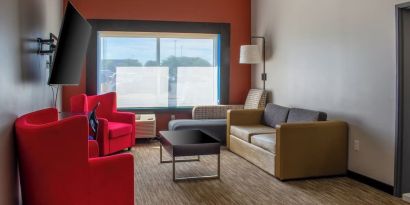 Suite with living room at Holiday Inn Express & Suites Yorkville.