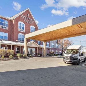 Exterior view and parking area at Country Inn & Suites By Radisson, Chicago O'Hare South.