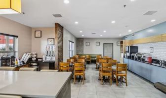 Dining area at Country Inn & Suites By Radisson, Chicago O'Hare South.