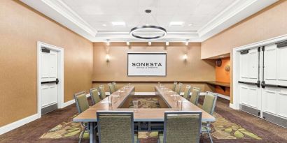 Professional meeting room at Sonesta Anaheim Resort Area.
