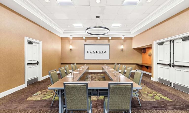 Professional meeting room at Sonesta Anaheim Resort Area.
