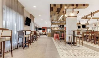 Dining area at Sonesta Anaheim Resort Area.