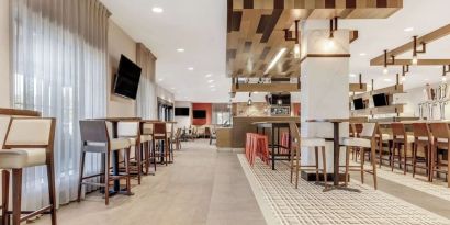 Dining area at Sonesta Anaheim Resort Area.