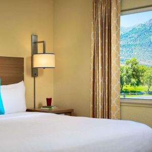 King bed at Sonesta ES Suites Flagstaff.