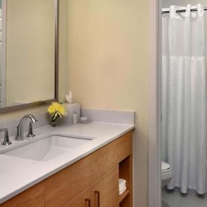 Private guest bathroom with combined shower and tub at Sonesta ES Suites Flagstaff.