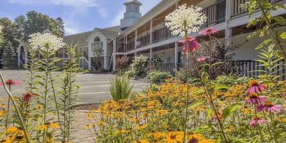 Parking and outdoors at Fairbanks Inn.