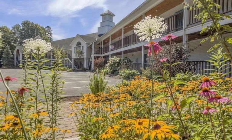 Parking and outdoors at Fairbanks Inn.