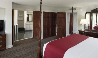 King room at Fairbanks Inn.