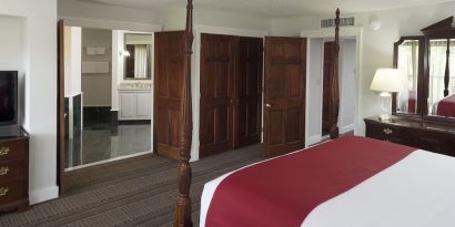 King room at Fairbanks Inn.