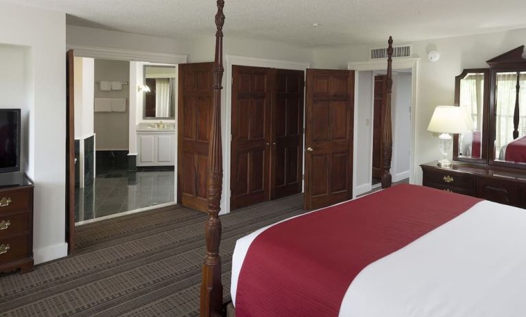 King room at Fairbanks Inn.