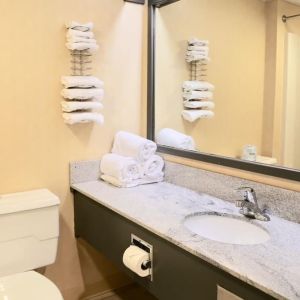 Day room with private bathroom at Fairbanks Inn.