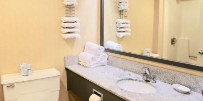 Day room with private bathroom at Fairbanks Inn.