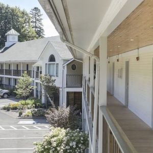 Parking available at Fairbanks Inn.