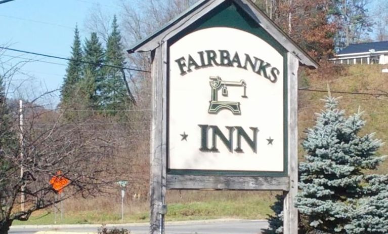 Hotel signage at Fairbanks Inn.